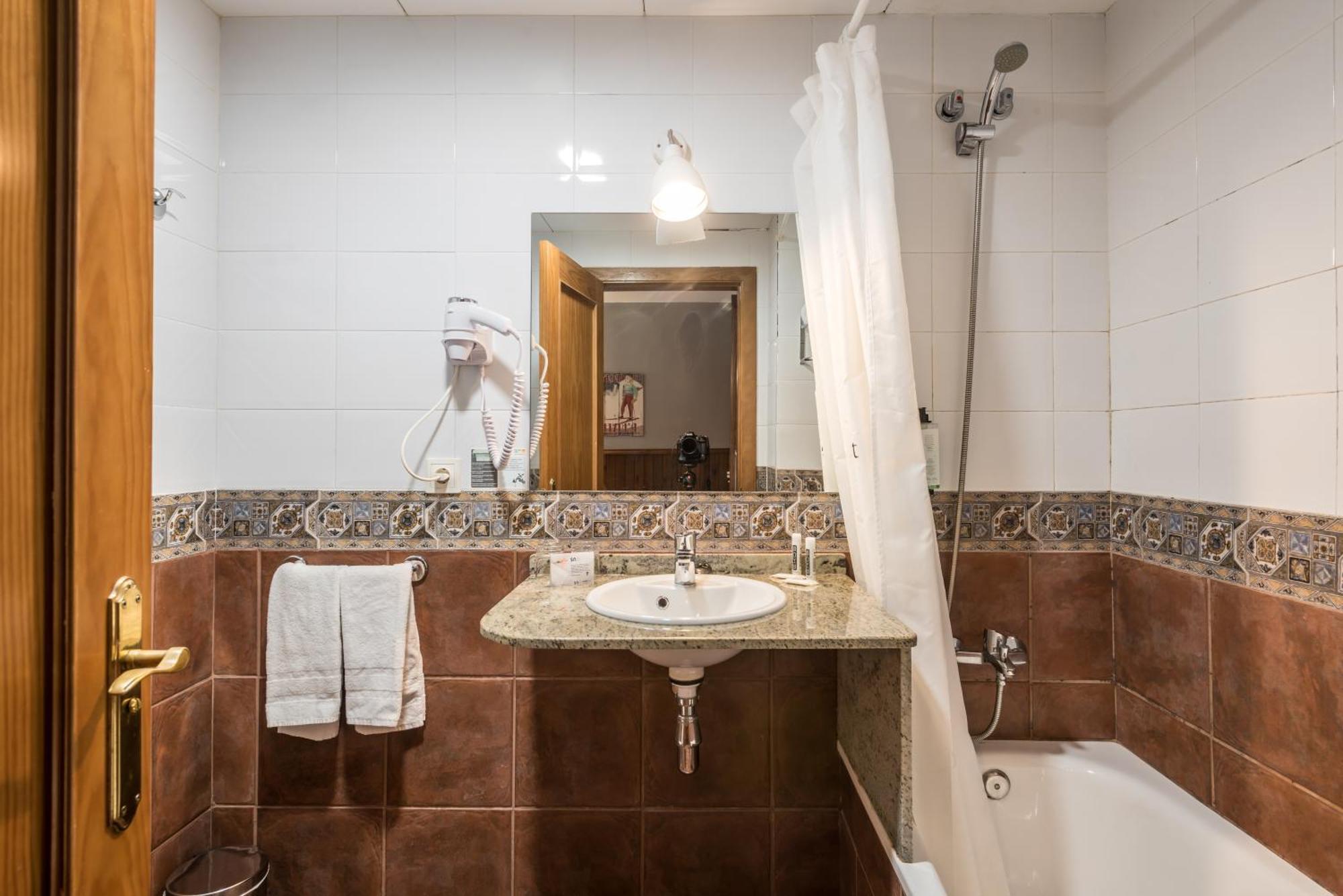 Hotel Snoe Beret Веля Екстериор снимка